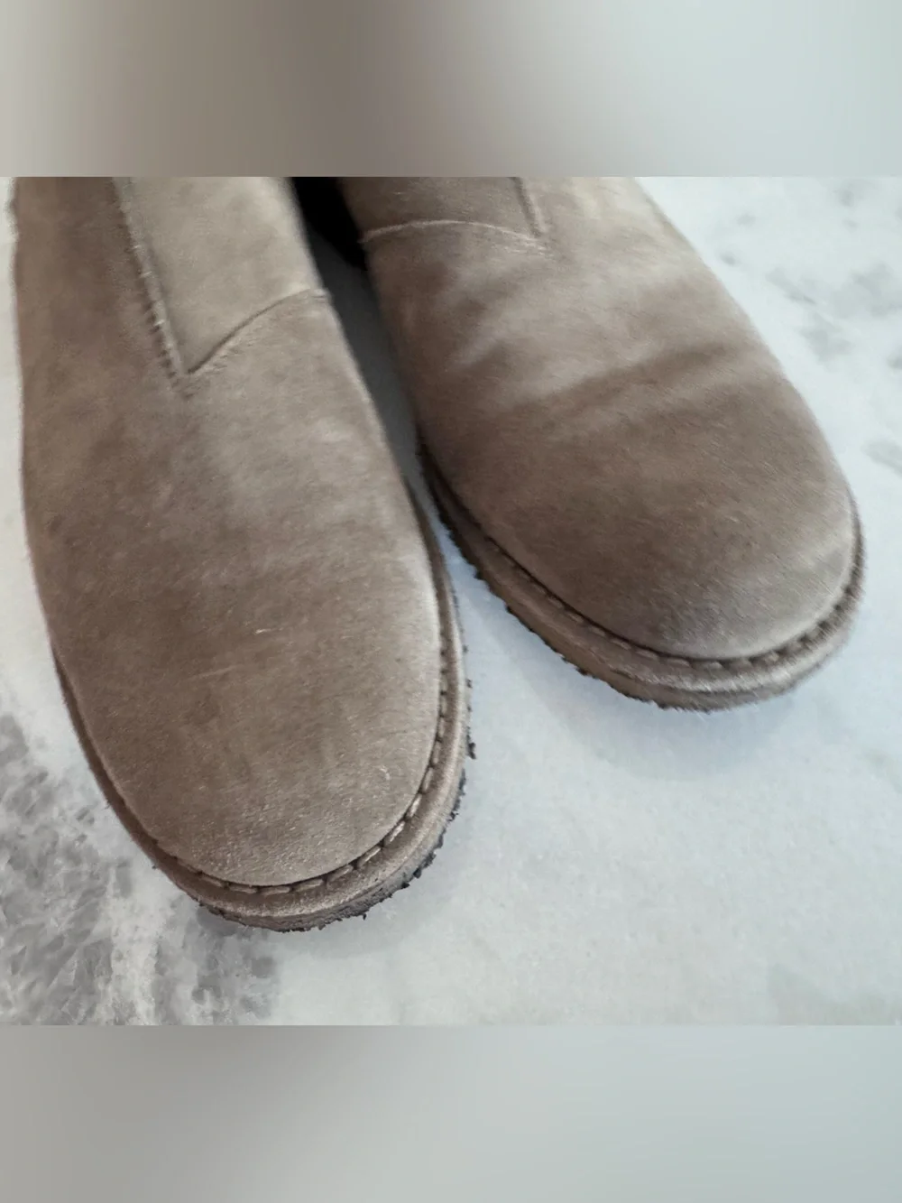 Vince Men's Chukka Boots in Taupe Suede with Black Elastic GUC size 11